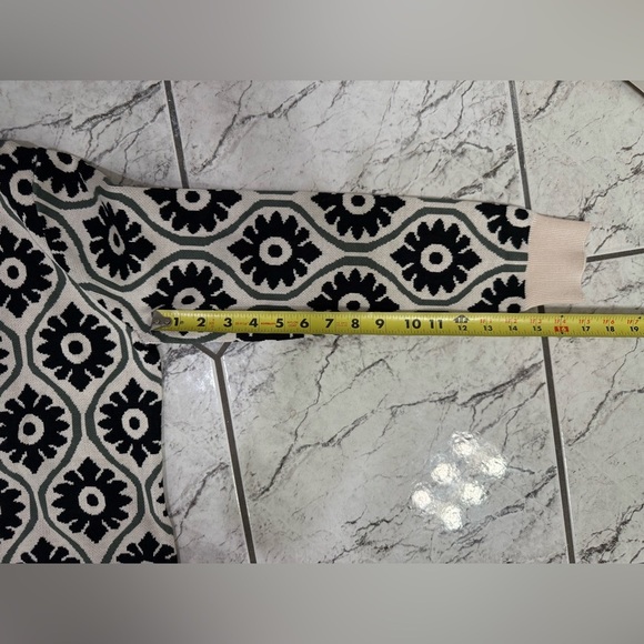 Black, Green and White Sweater - Picture 7 of 7